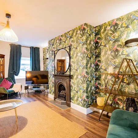 Holiday home Tropical Vibes In The Of Tribes Galway
